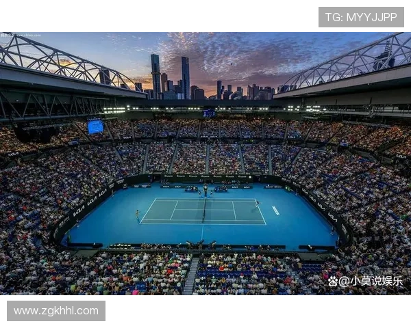 网球赛季激烈开战 新星崭露头角 经典对决引发球迷热议 网球赛季激烈开战 新星崭露头角 经典对决引发球迷热议