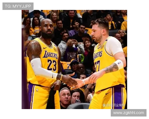 詹姆斯携湖人战绩稳步回升,浓眉哥伤愈复出助力球队再创佳绩