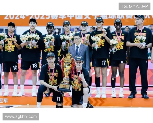 中国篮球队迎战世界强队,备战国际赛事展现强劲实力