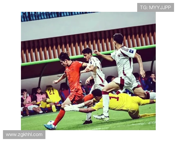 中国足球队备战亚洲杯 全力冲击更高目标 球迷期待新阵容表现